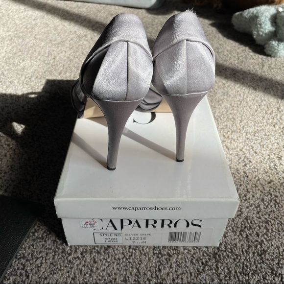 Silver Heels - Picture 11 of 12